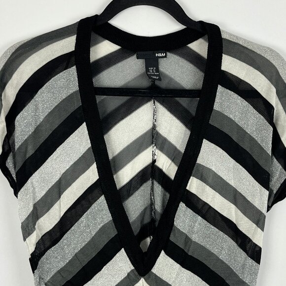 H&M Top Blouse Size M Black Gray Striped Short Sleeve Decollete V Neck Stretch - Picture 2 of 9